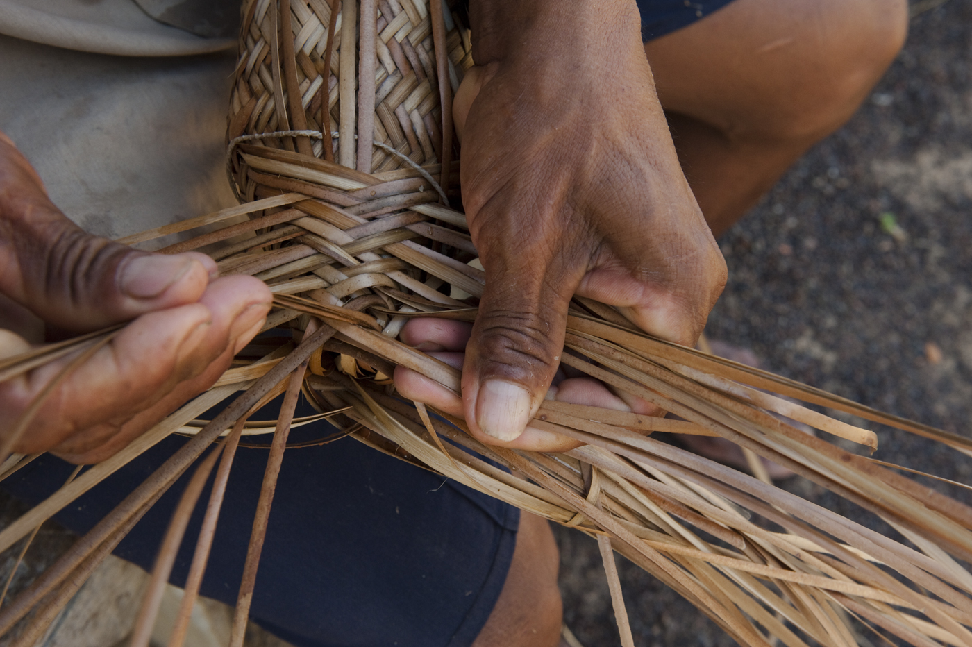 Macushi people &weaving split vine
Yupukari village
Savannah, Rupununi
GUYANA
South America
