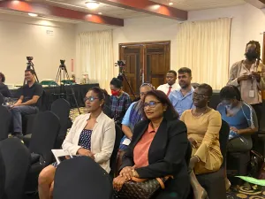 Attendees witness the signing of the memorandum between the Protected Areas Commission and the Frankfurt Zoological Society (Photo: News Room).